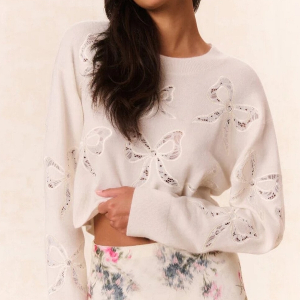 LOVESHACKFANCY PARSON BOW PRINT CASHMERE PULLOVER SWEATER IN MARSHMALLOW BLISS